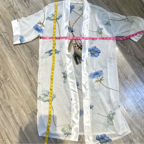 Beautiful airy prairie floral boho poncho w country/cottage core/granny vibe - Picture 11 of 12